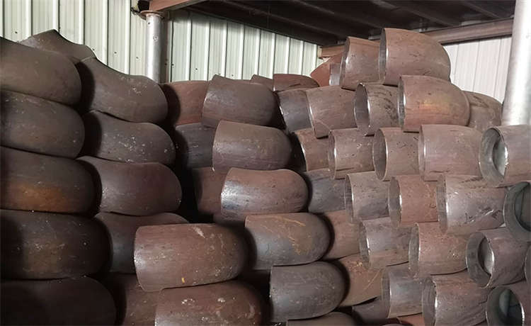 219-6mm螺旋管，920-8mm螺旋鋼管，鋼材場(chǎng)2420mm螺旋焊管，1900污水處理防腐螺旋焊管