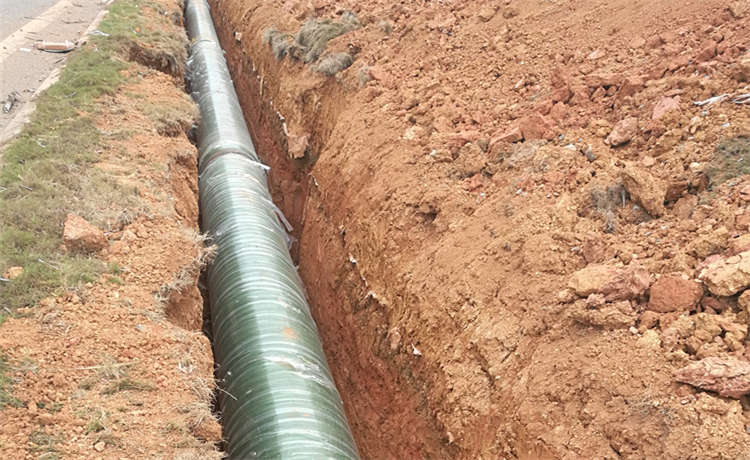 2520mm螺旋焊管，內(nèi)徑2200螺旋鋼管，大型螺旋鋼管廠家質(zhì)量可靠，焊管廠