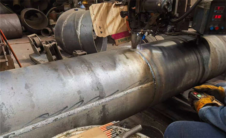 2420mm螺旋鋼管，內(nèi)直徑1800mm螺旋管-1820mm螺旋焊管，2820螺旋管廠家，鎖扣鋼管樁廠家